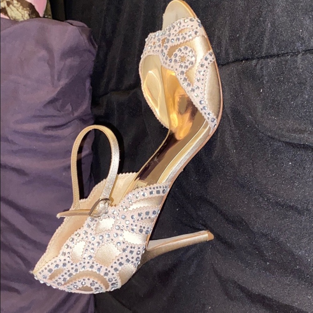 Badgley Mischka nude shoe
